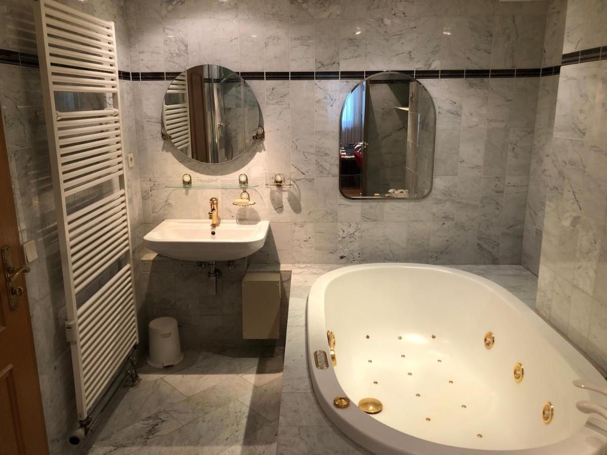 Wohnung Fuer 4 Personen, 2 Schlafzimmer, 2 Parkplaetze, Wlan Constança Exterior foto